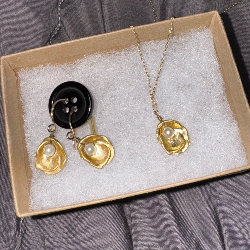 Pearl in SeaShell Earrings and Necklace Set